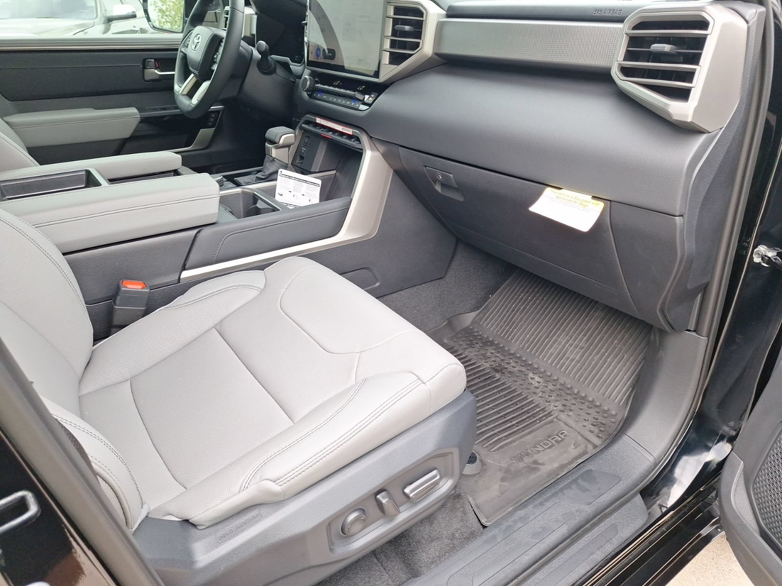 Used 2026 Toyota Tundra Limited AWD/4WD image 30