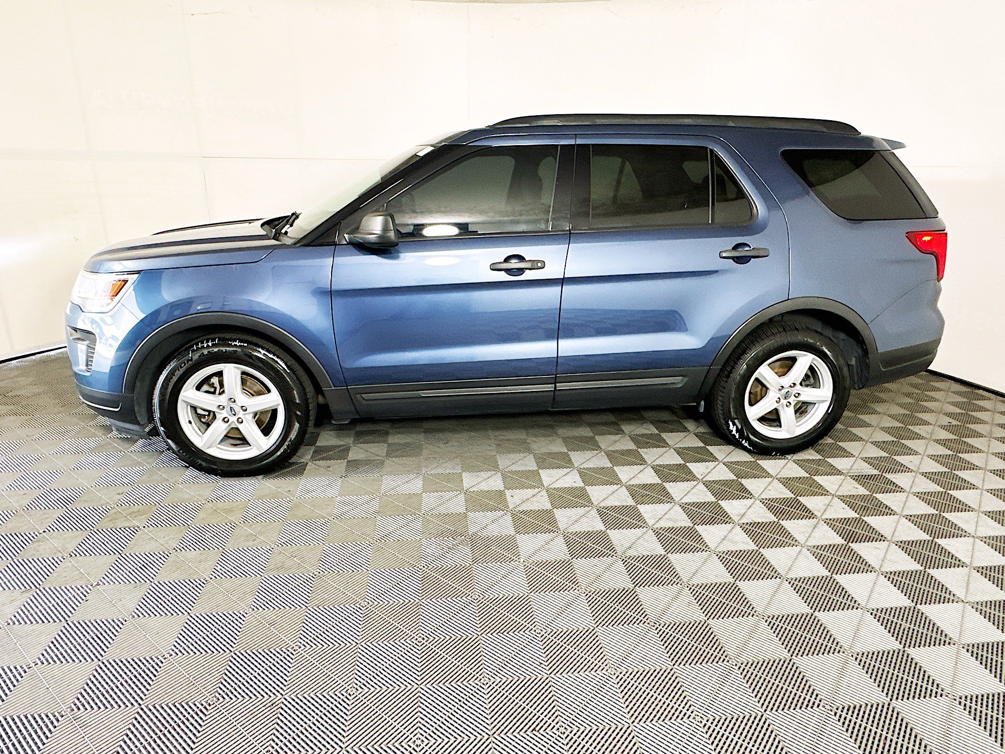 Used 2019 Ford Explorer FWD image 6
