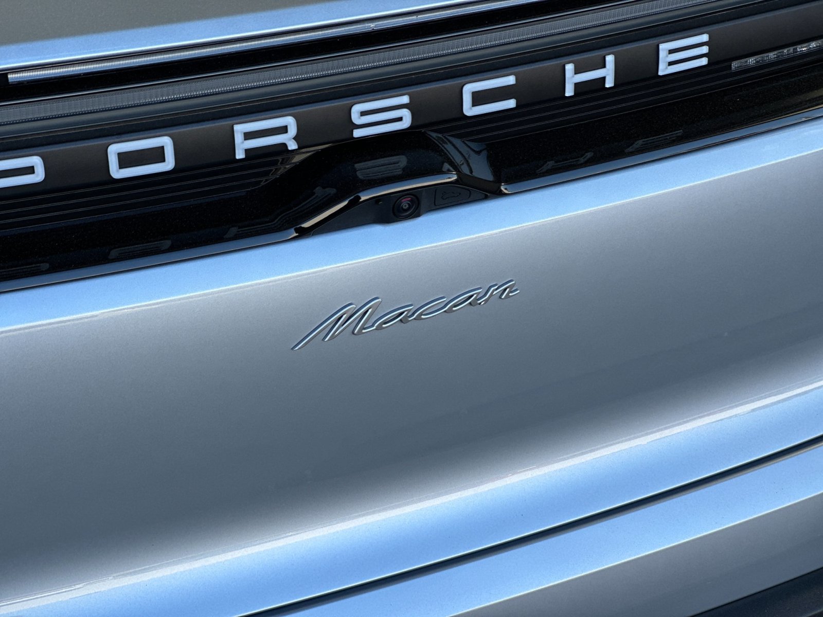 Certified 2025 Porsche Macan Electric RWD image 35