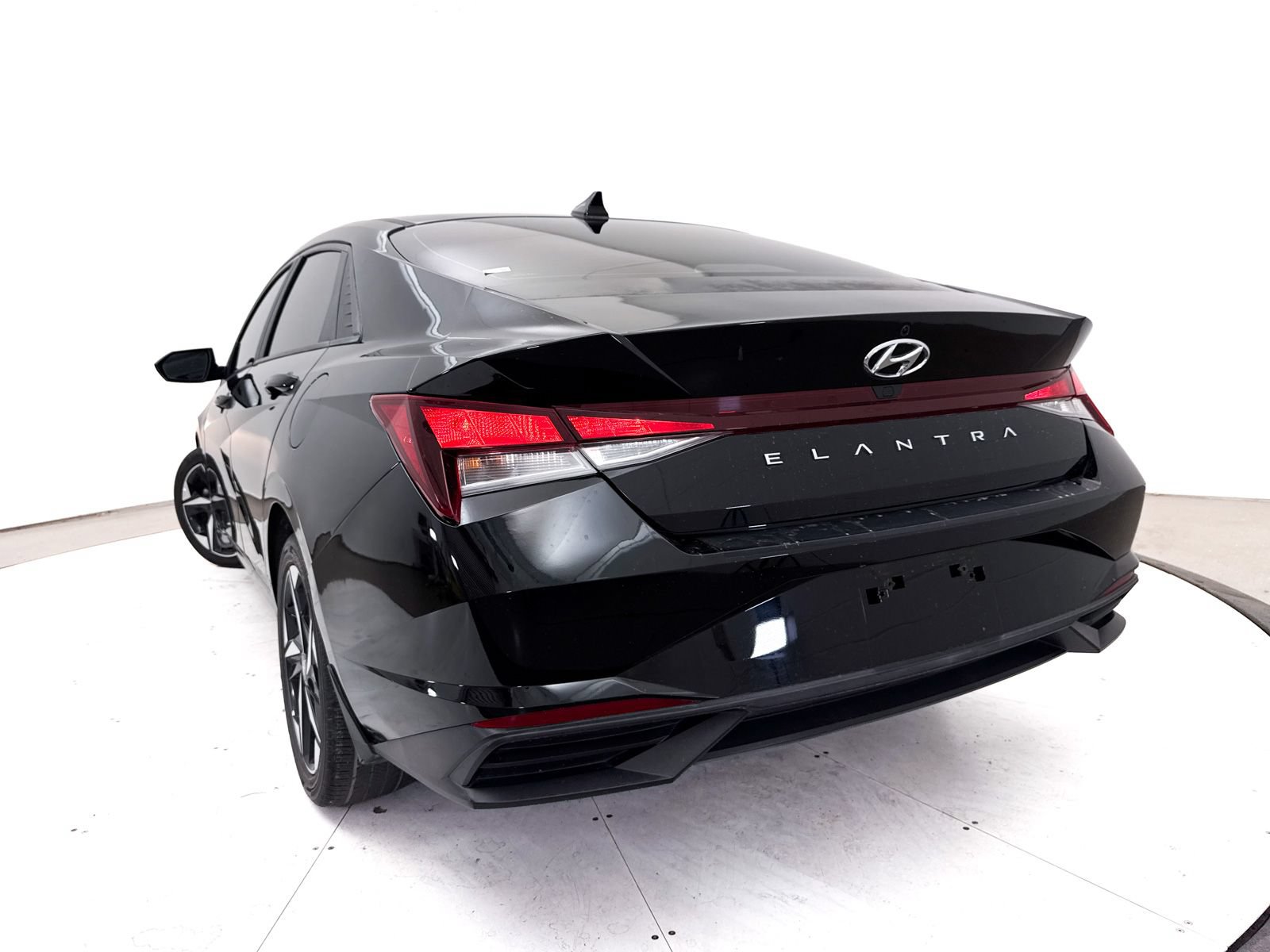 Used 2023 Hyundai Elantra SEL w/ Convenience Package FWD image 7