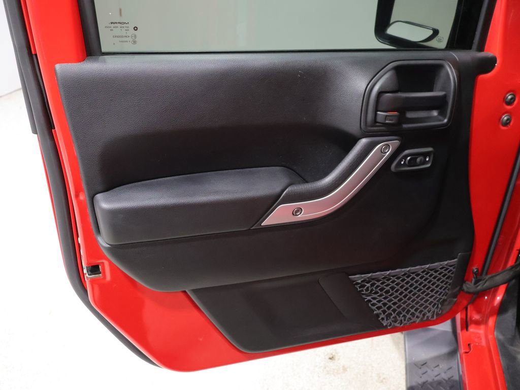 Used 2017 Jeep Wrangler Unlimited Sahara w/ Connectivity Group image 13