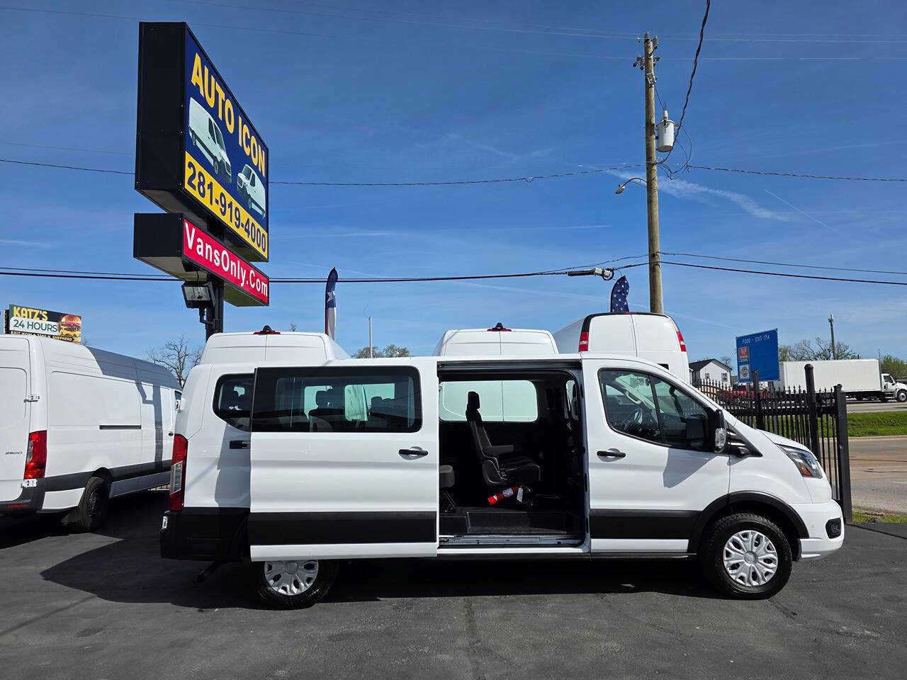 Used 2023 Ford Transit 350 XLT RWD image 5