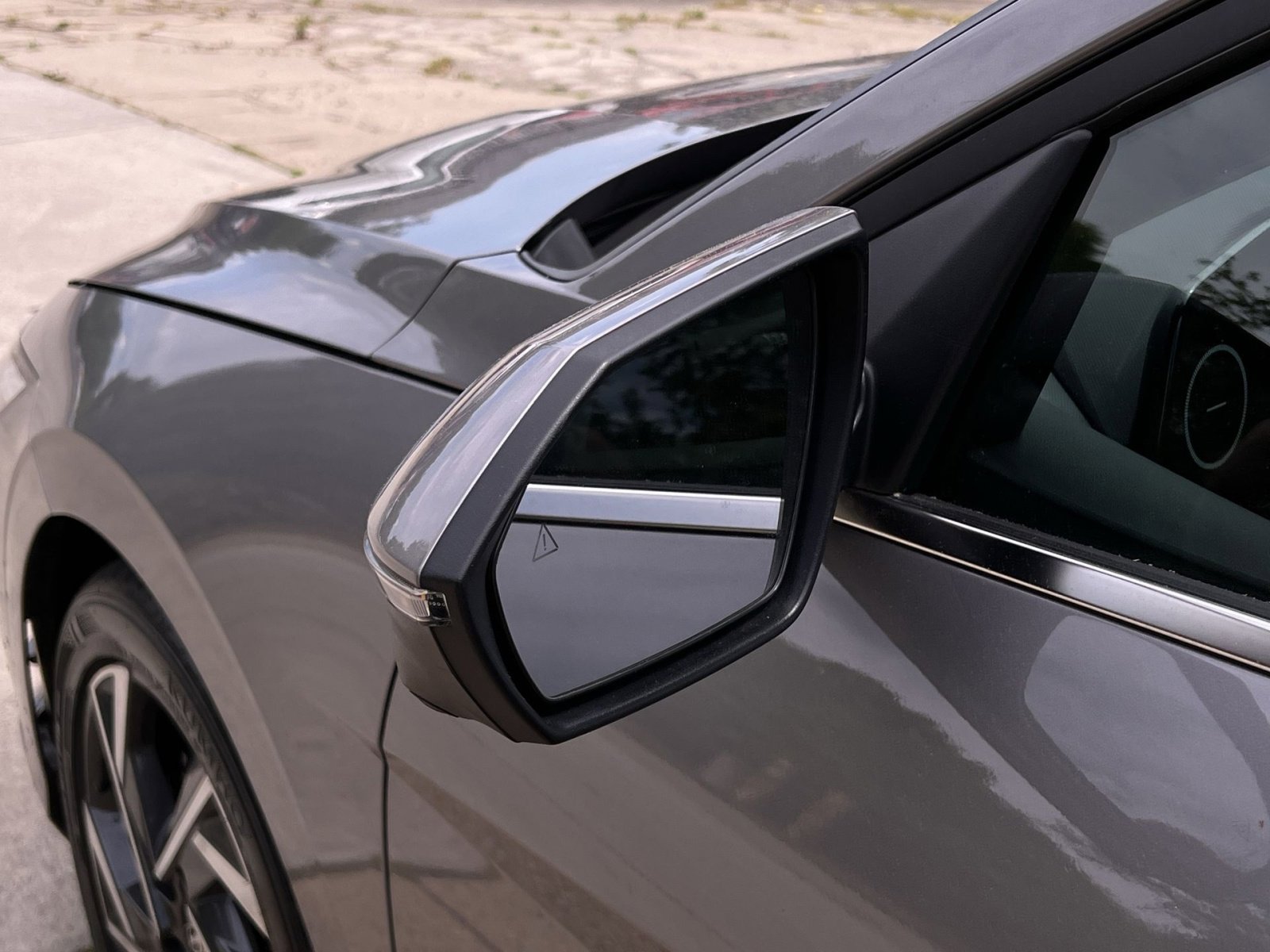 Used 2024 Hyundai Elantra Limited FWD image 23