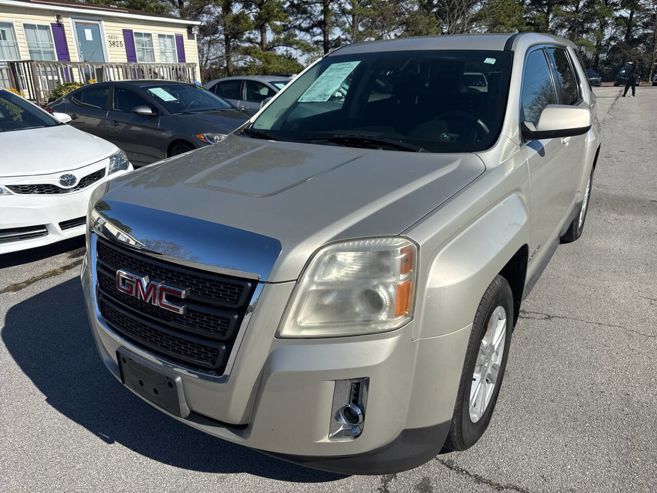 Used 2015 GMC Terrain SLE image 2
