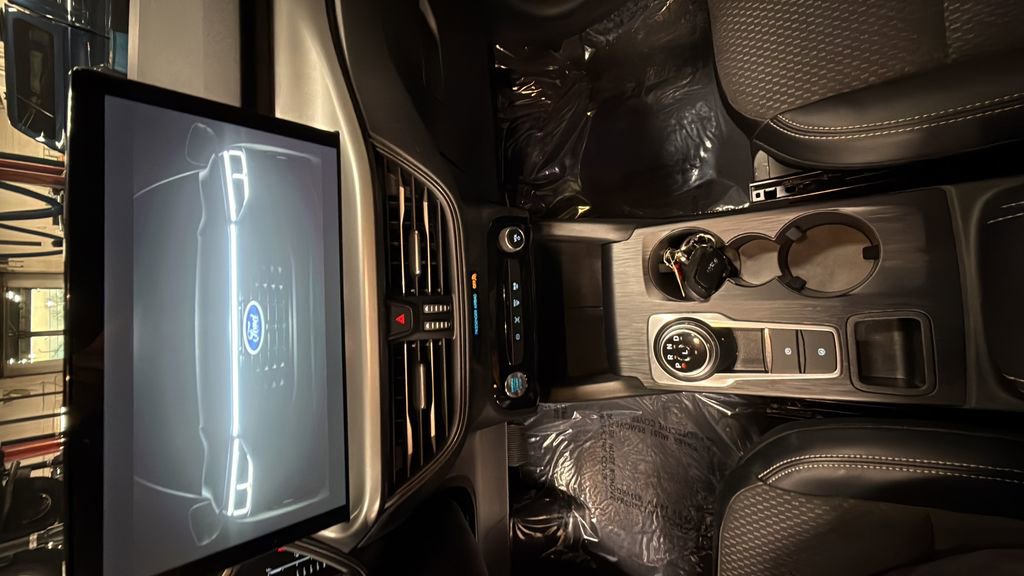 Used 2023 Ford Escape SE image 30