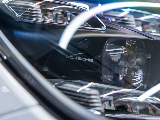 Certified 2023 Porsche Cayenne Platinum Edition w/ Premium Package Plus image 15