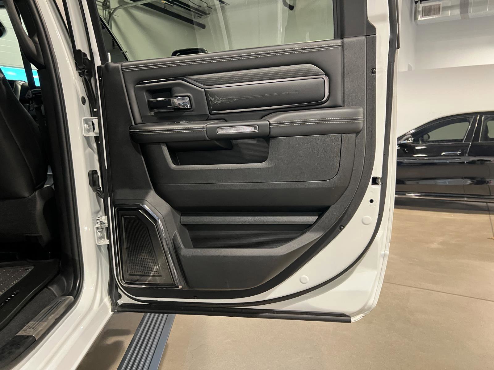 Used 2023 RAM 2500 Limited image 34