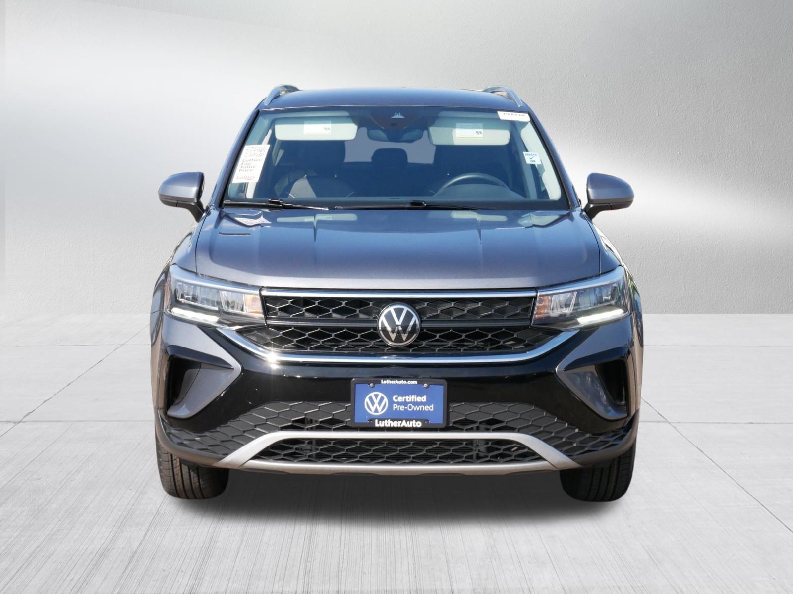 Used 2024 Volkswagen Taos SE AWD/4WD image 2