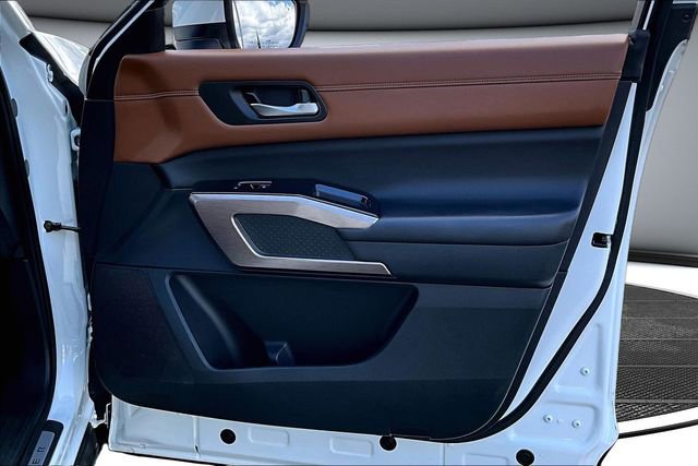 Certified 2023 Nissan Pathfinder Platinum w/ Cargo Package FWD image 29