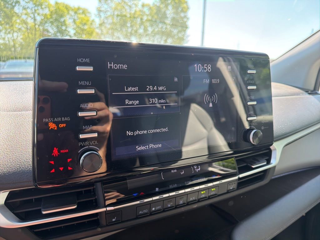 Used 2023 Toyota Sienna XLE FWD image 30