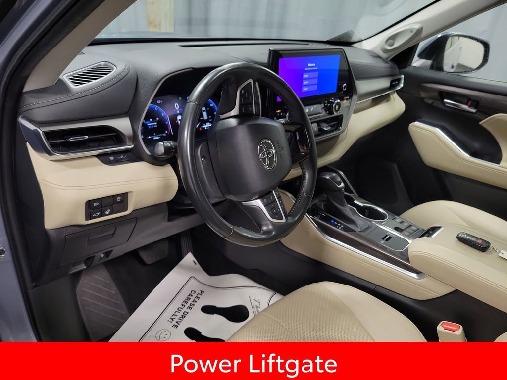 Used 2023 Toyota Highlander Limited image 14