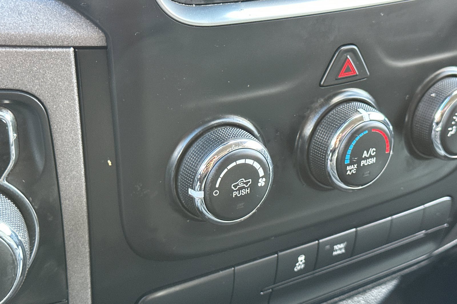 Used 2017 RAM 1500 Express image 25