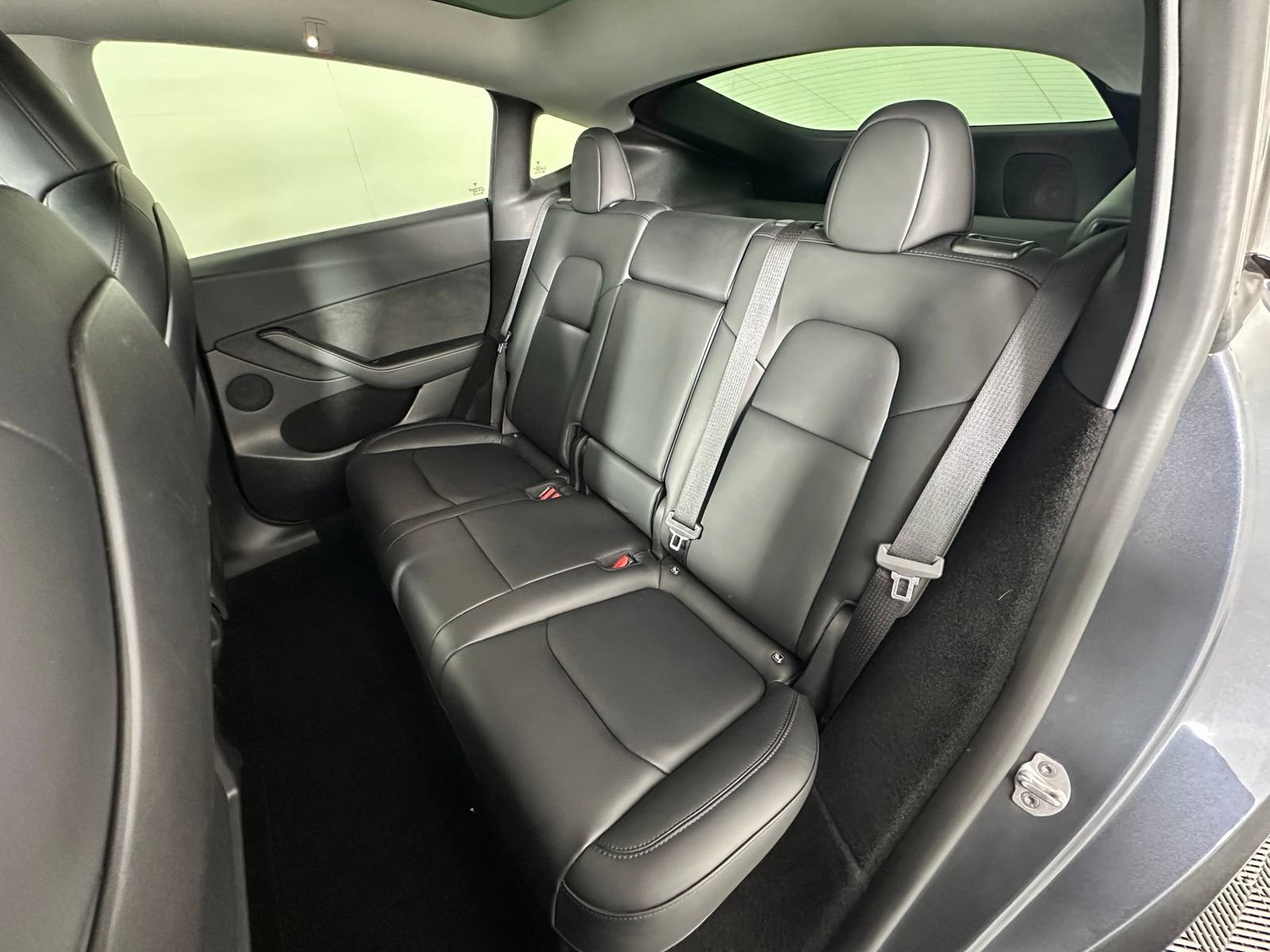 Used 2022 Tesla Model Y Long Range AWD/4WD image 34