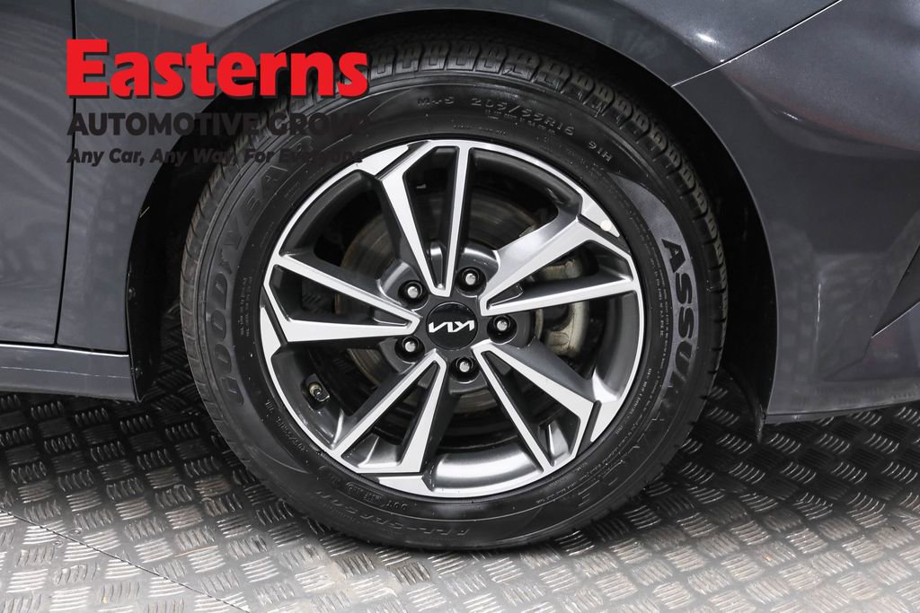 Used 2023 Kia Forte LXS image 30