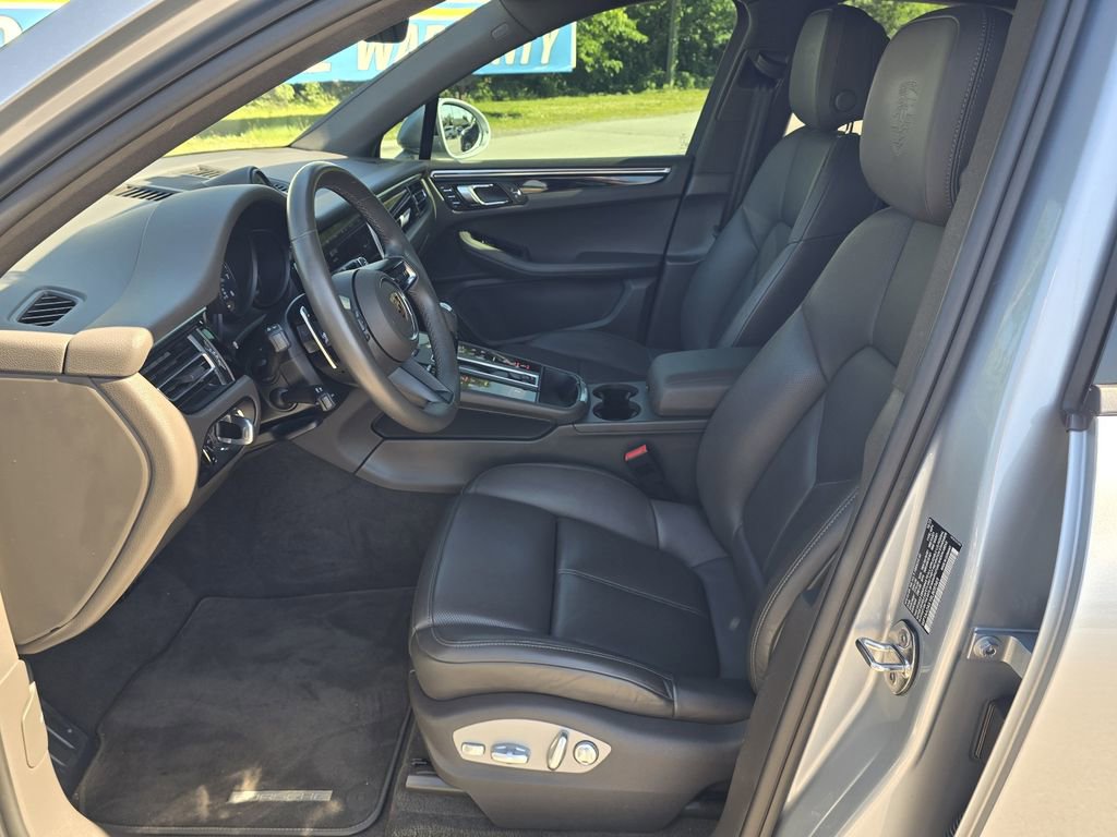 Used 2024 Porsche Macan AWD/4WD image 12