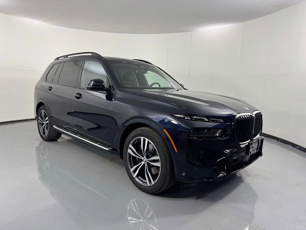 Used 2024 BMW X7 xDrive40i w/ Executive Package image 3