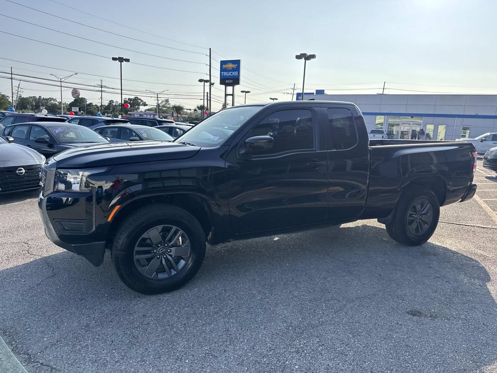 Used 2025 Nissan Frontier SV RWD image 4