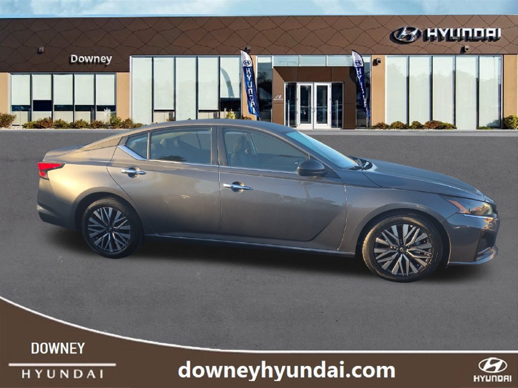 Used 2025 Nissan Altima 2.5 SV FWD image 6