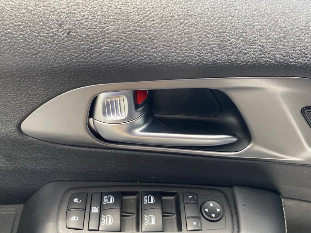 Used 2025 Chrysler Pacifica Select FWD image 22