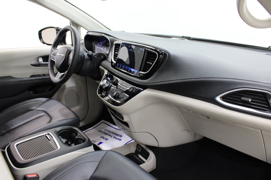 Used 2024 Chrysler Pacifica Limited FWD image 27