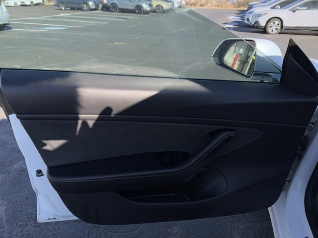 Used 2019 Tesla Model 3 Standard Range image 13