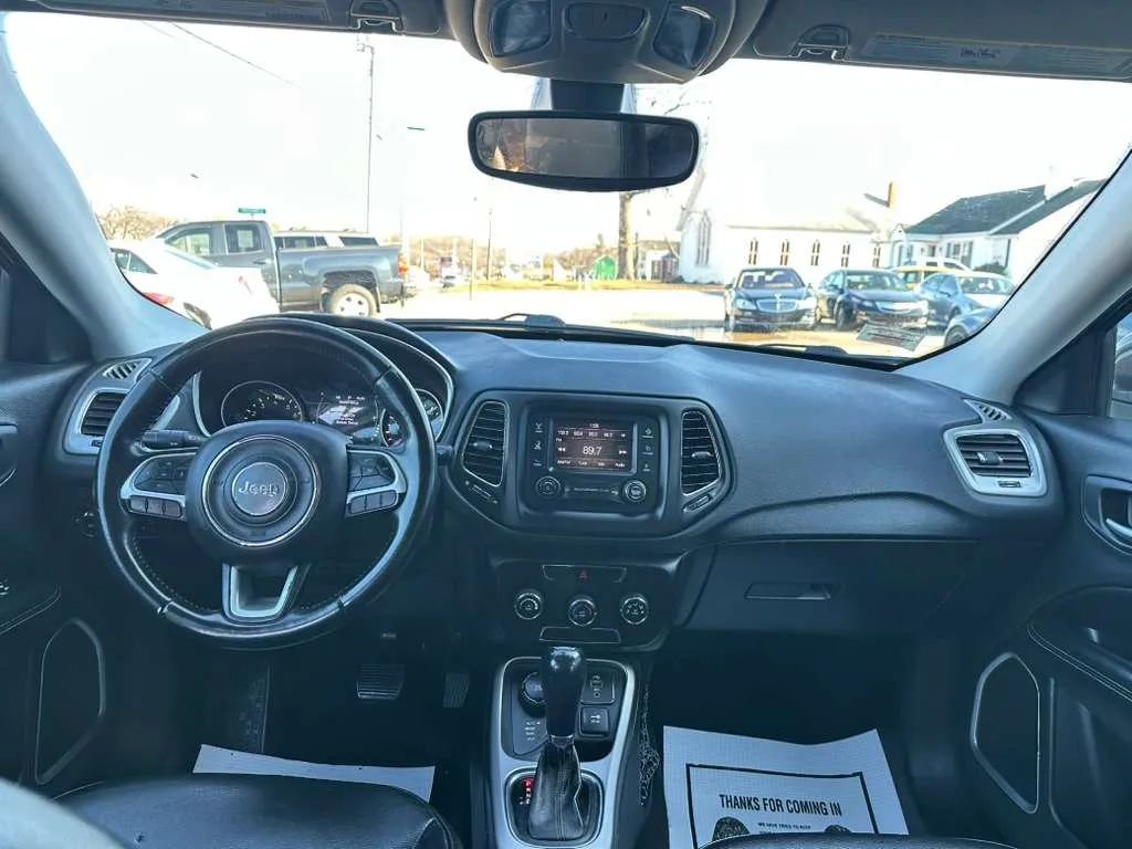 Used 2018 Jeep Compass Latitude image 19