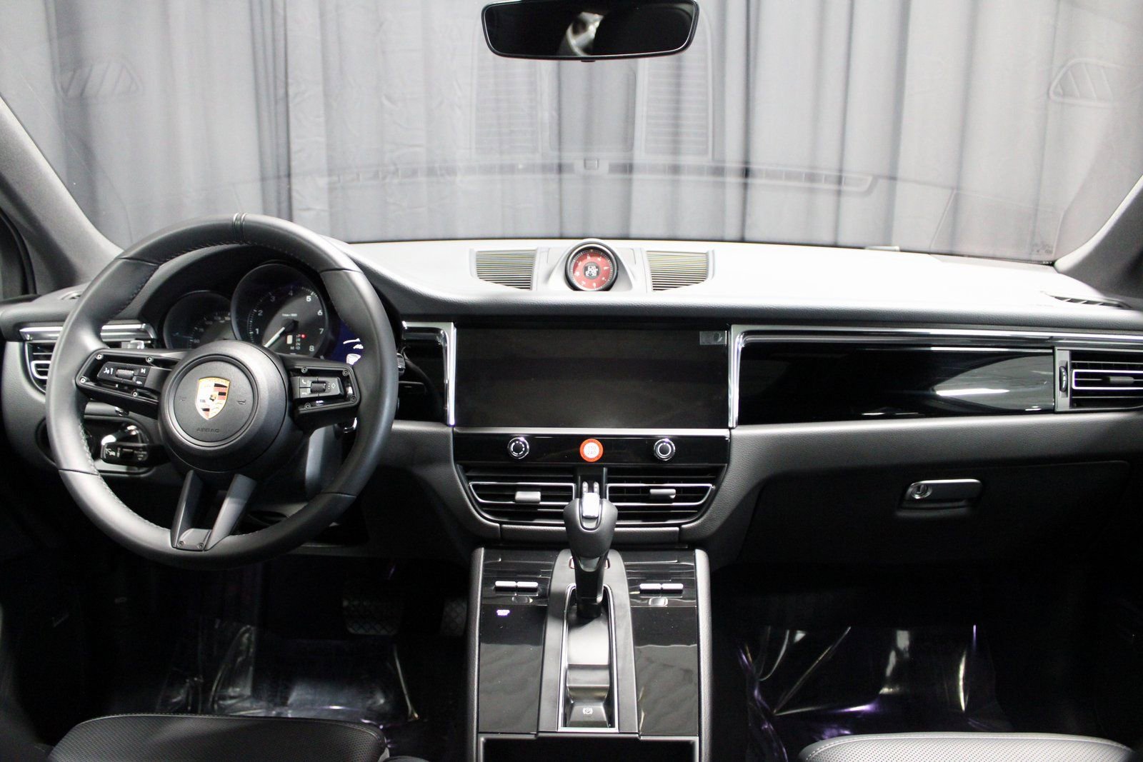 Used 2025 Porsche Macan image 30