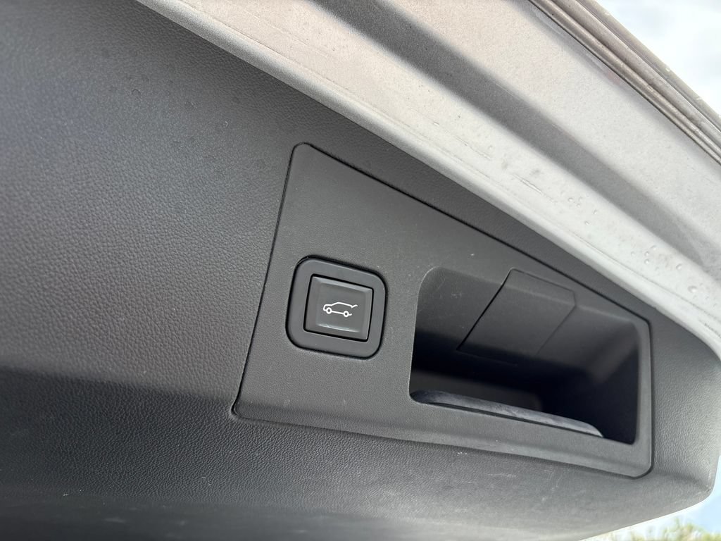 Used 2017 Cadillac XT5 FWD image 9