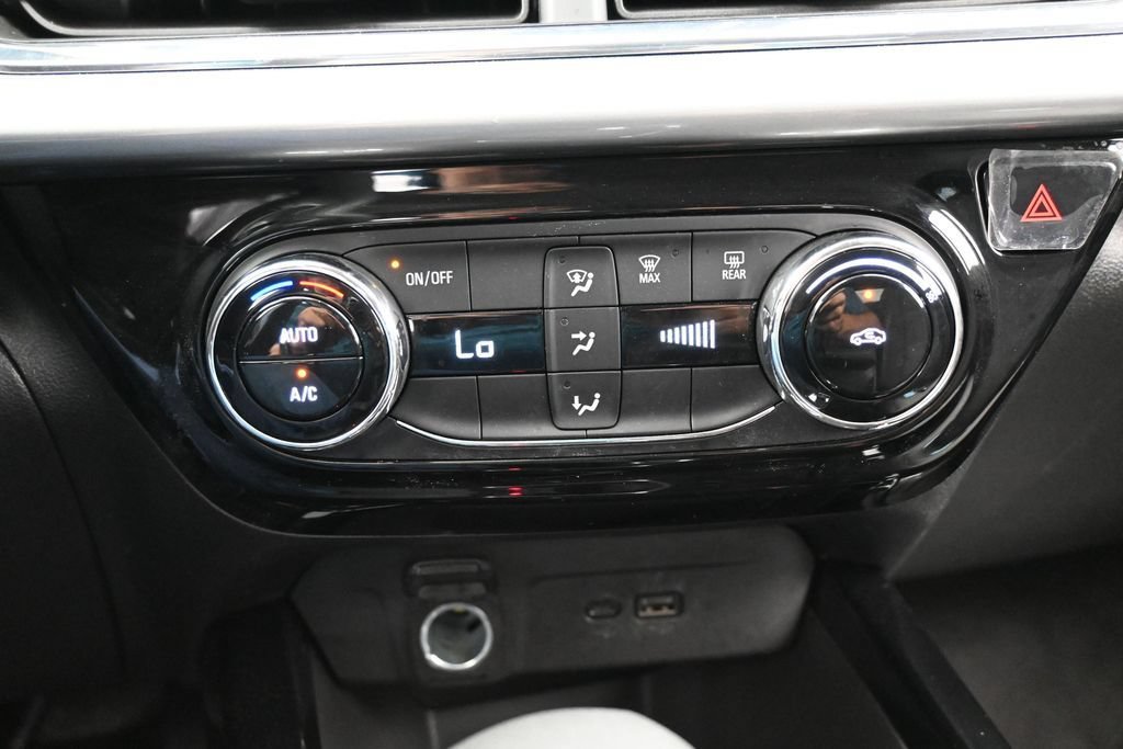 Used 2025 Chevrolet Trax LT FWD image 22