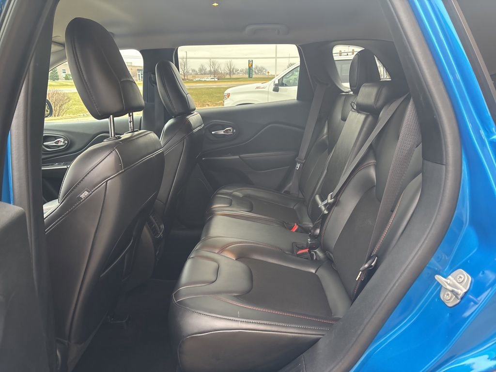 Used 2020 Jeep Cherokee Trailhawk w/ Cold Weather Group image 34