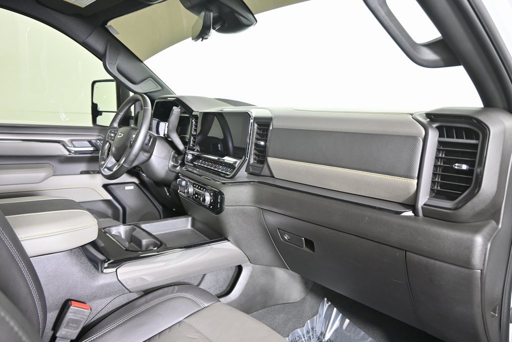 Used 2025 Chevrolet Silverado 2500 ZR2 w/ Technology Package image 15