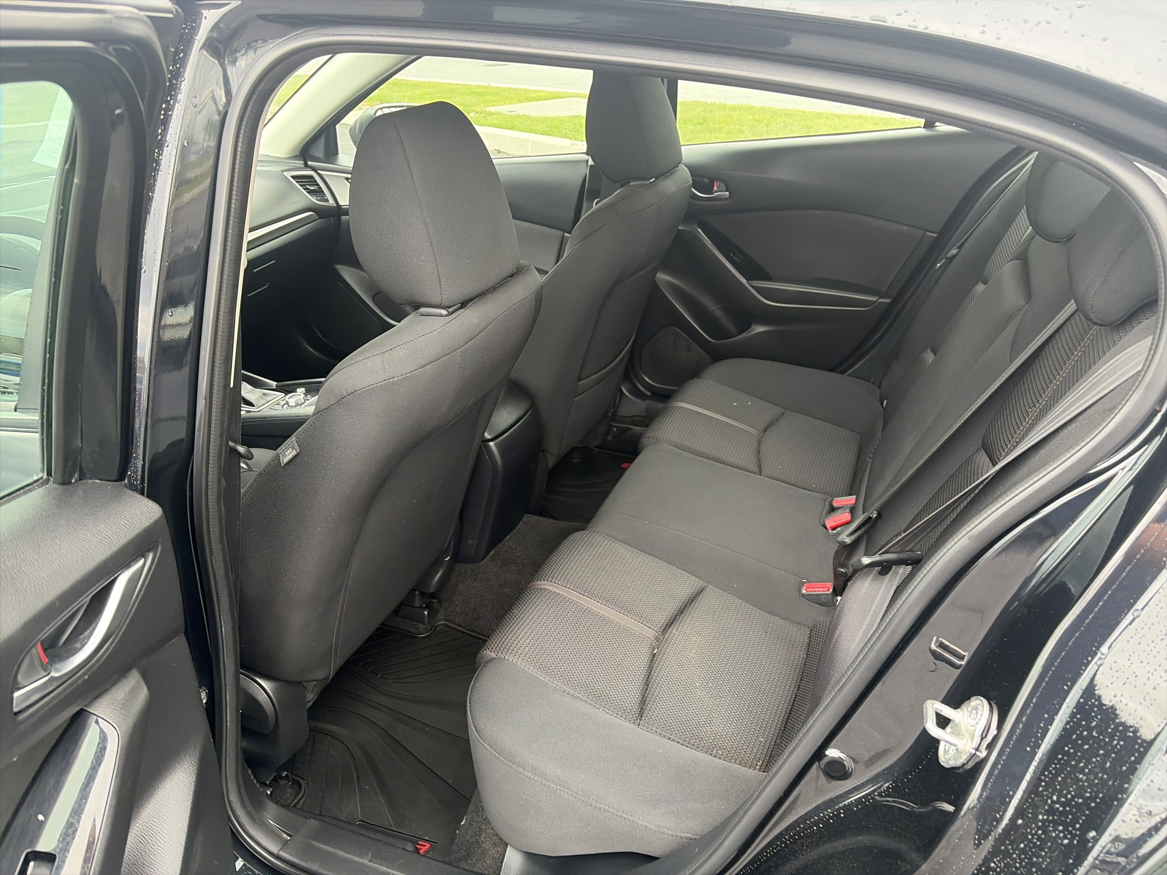 Used 2018 MAZDA MAZDA3 Sport w/ Preferred Equipment Package FWD image 19