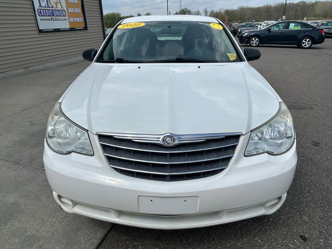 Used 2010 Chrysler Sebring Touring FWD image 2
