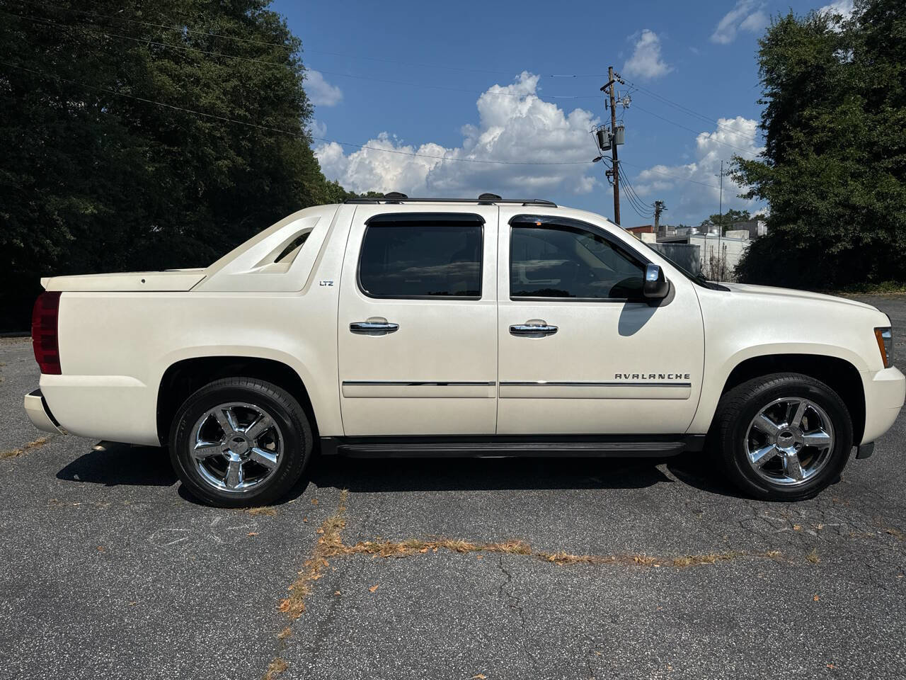 Used 2012 Chevrolet Avalanche LTZ RWD image 8