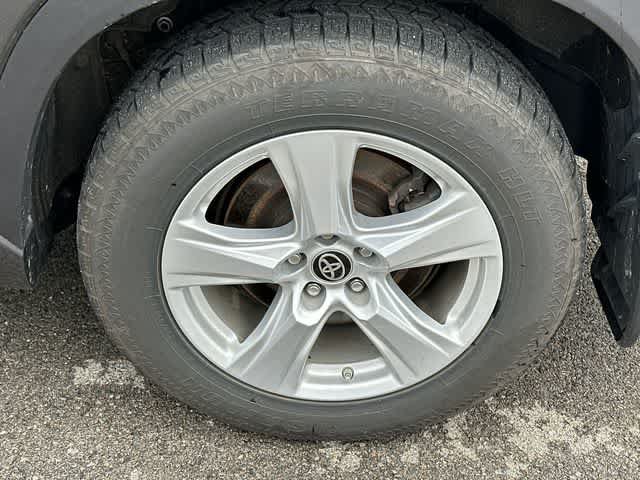 Used 2020 Toyota Highlander LE AWD/4WD image 5
