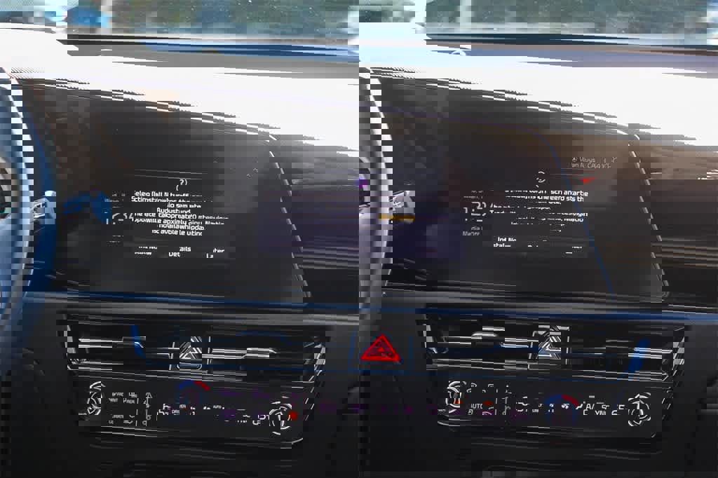 Used 2023 Kia Niro EX image 21