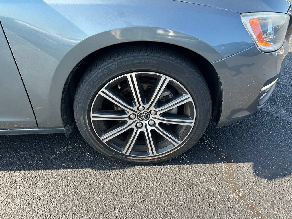 Used 2018 Volvo S60 T5 Inscription FWD image 2
