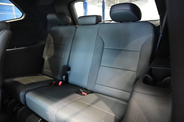 New 2026 GMC Acadia AT4 w/ Luxury Package AWD/4WD image 12