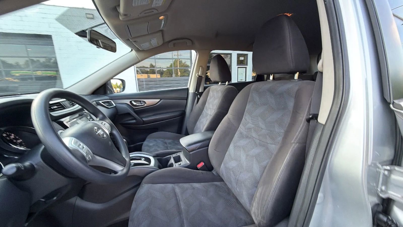 Used 2015 Nissan Rogue SV AWD/4WD image 19