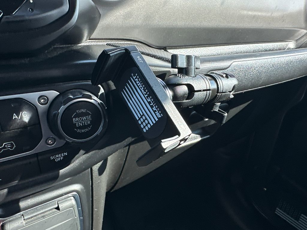 Used 2022 Jeep Gladiator Sport image 18