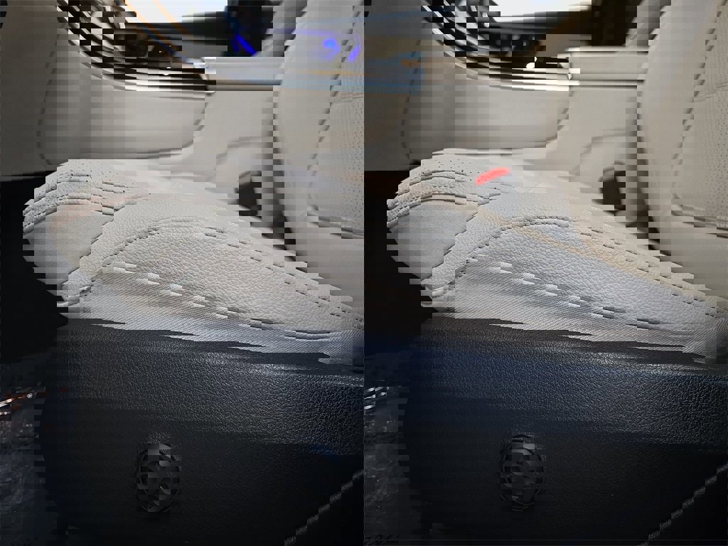 Used 2023 Mercedes-Benz GLC 300 4MATIC image 32