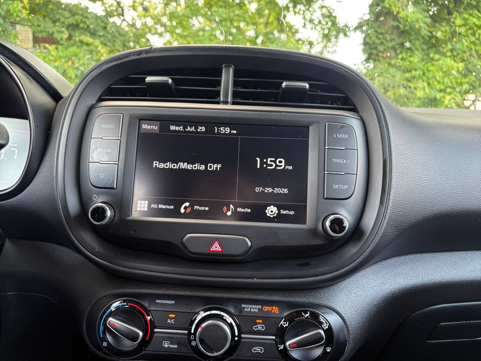 Used 2025 Kia Soul LX w/ LX Technology Package FWD image 17