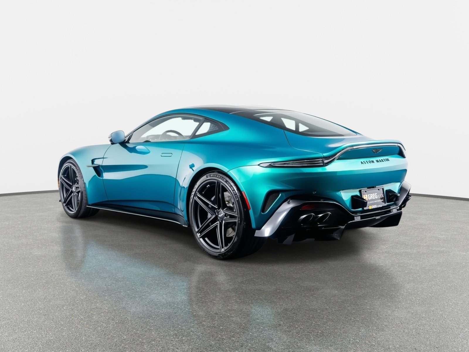 Used 2025 Aston Martin V8 Vantage Coupe image 16