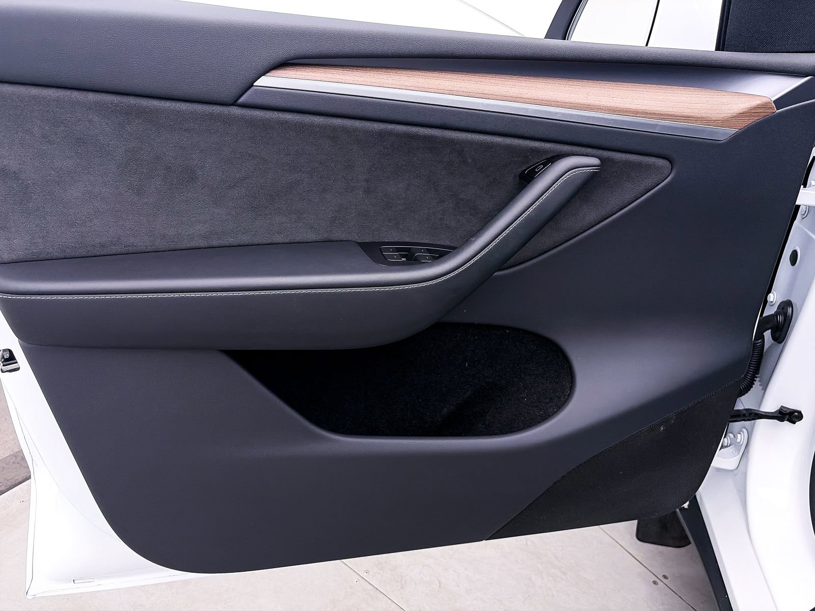 Used 2023 Tesla Model Y Long Range image 27