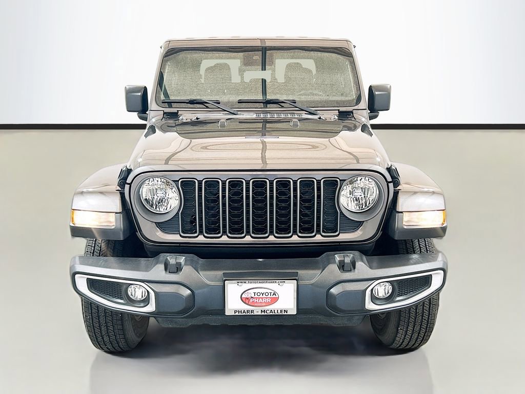 Used 2024 Jeep Gladiator Sport image 2