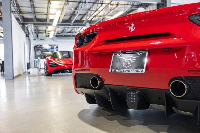 Used 2018 Ferrari 488 GTB RWD image 17