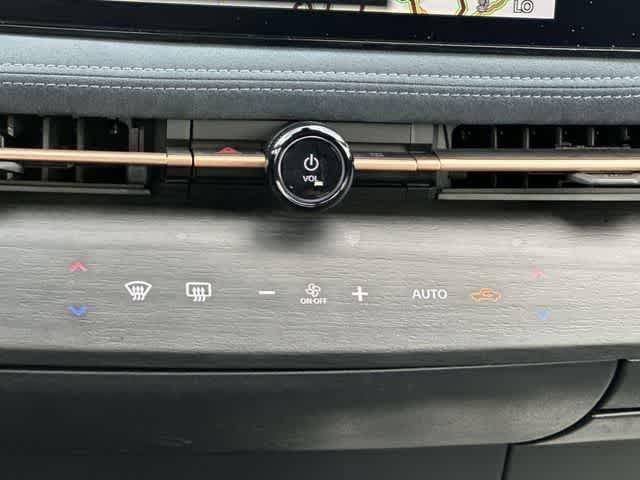 Used 2024 Nissan Ariya AWD image 17