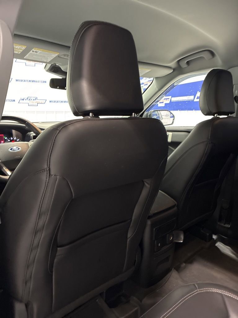 Used 2023 Ford Explorer XLT w/ Equipment Group 202A AWD/4WD image 35