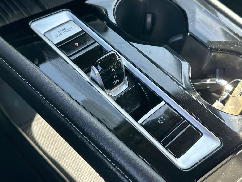 Used 2025 Volkswagen Atlas SE FWD image 17