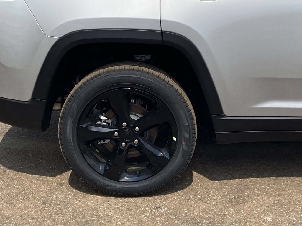 New 2026 Jeep Grand Cherokee Limited w/ Limited Altitude Package RWD image 38